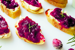 Cranberry_GoatCheese_Toasts_VN