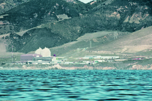 Diablo Canyon nuclear plant. Photo by "Mike" Michael L. Baird. CC BY 2.0.